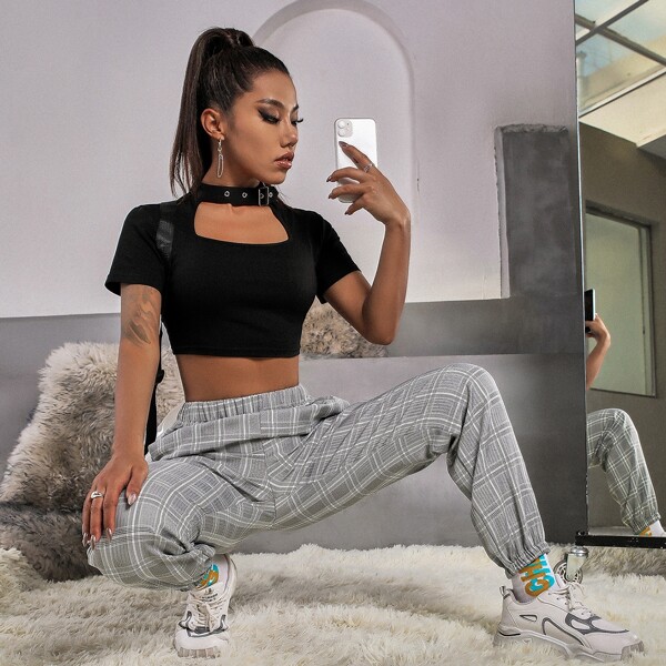 

Grommet Cut Out Crop Tee, Black