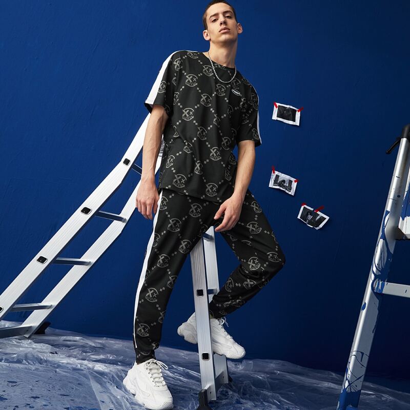 

Guys Contrast Sideseam Graphic Print Tee and Sweatpants Set, Black