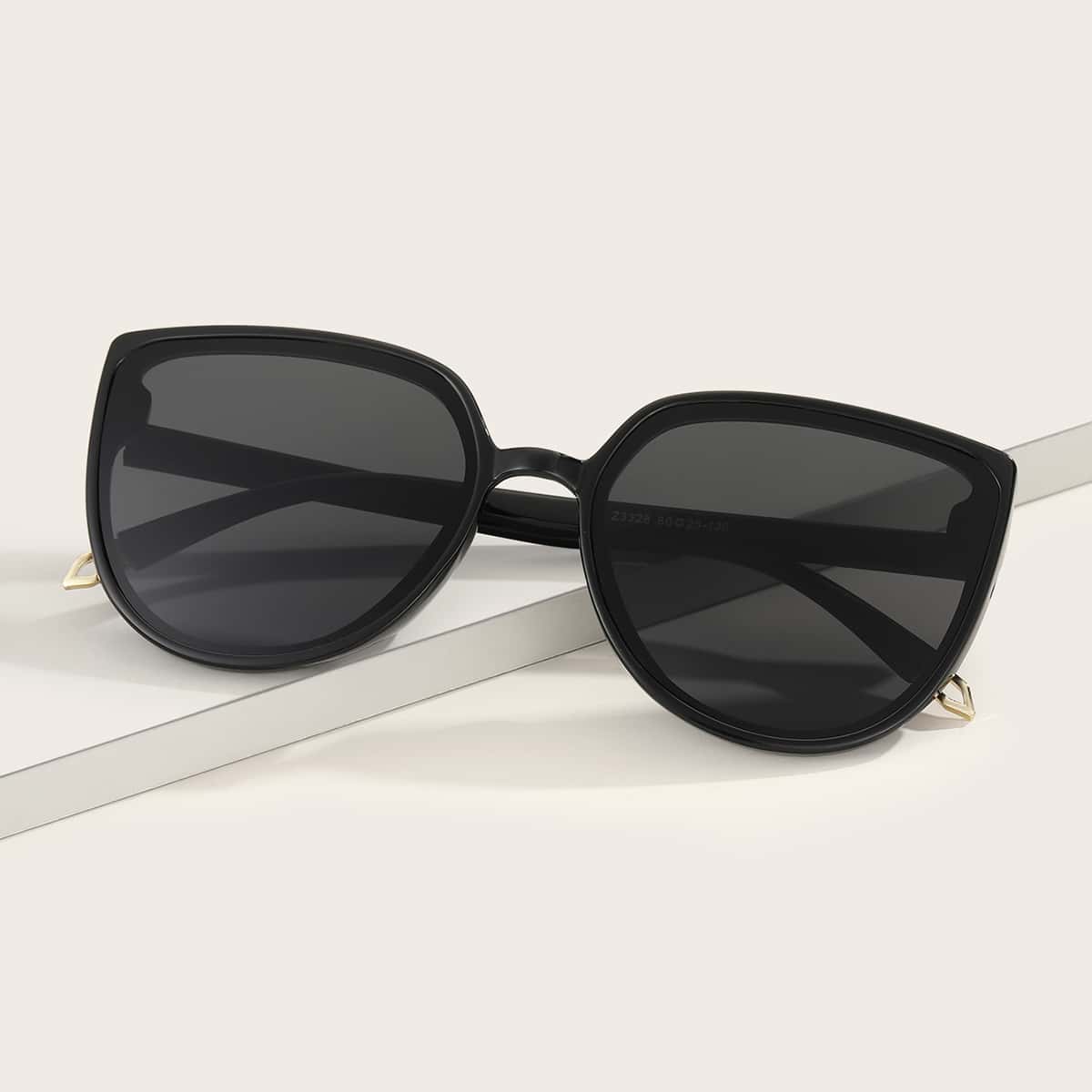 

Cat Eye Sunglasses