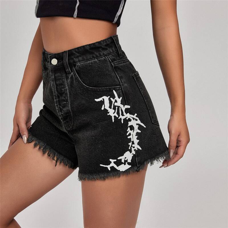 

Graphic Print Raw Hem Denim Shorts, Black