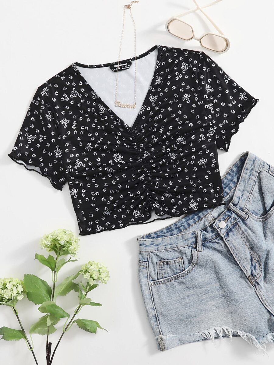 SHEIN Qutie V領抽褶細節木耳邊小碎花短款T恤