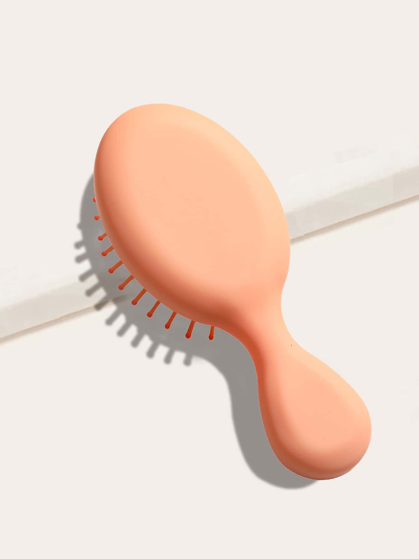 1入組橢圓形迷你便攜式髮刷塑料梳理器，輕鬆滑過纏結器，塑料梳理器，吹乾和拉直，發墊刷，適合濃密/捲曲/稀疏/長/短髮濕幹所有頭髮類型，適合女士男士 - 橘色 - 查看 1
