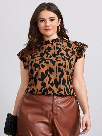 لباس علوي بطباعة شامل بأكمام مكشكش وبعنق مكشكش مقاس كبير