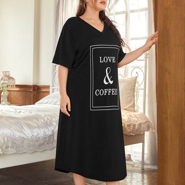 

Plus Letter Graphic V-neck Nightdress, Black