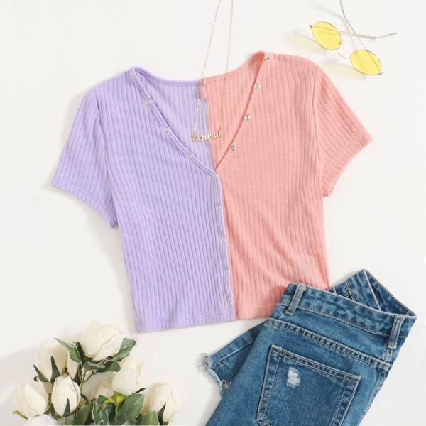 

V-neck Press Buttoned Spliced Tee, Multicolor