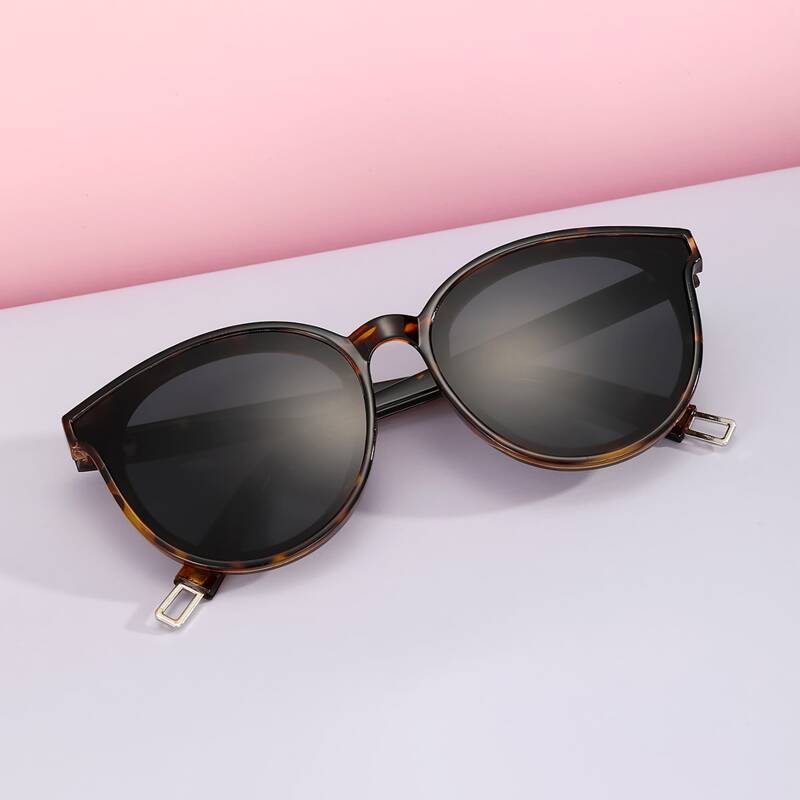 

Round Frame Sunglasses