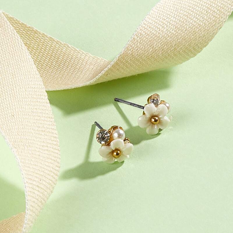 

Floral Stud Earrings, White
