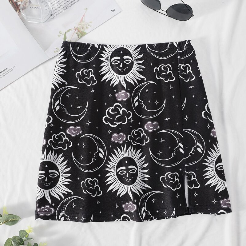

Graphic Print Slit Hem Mini Skirt, Black