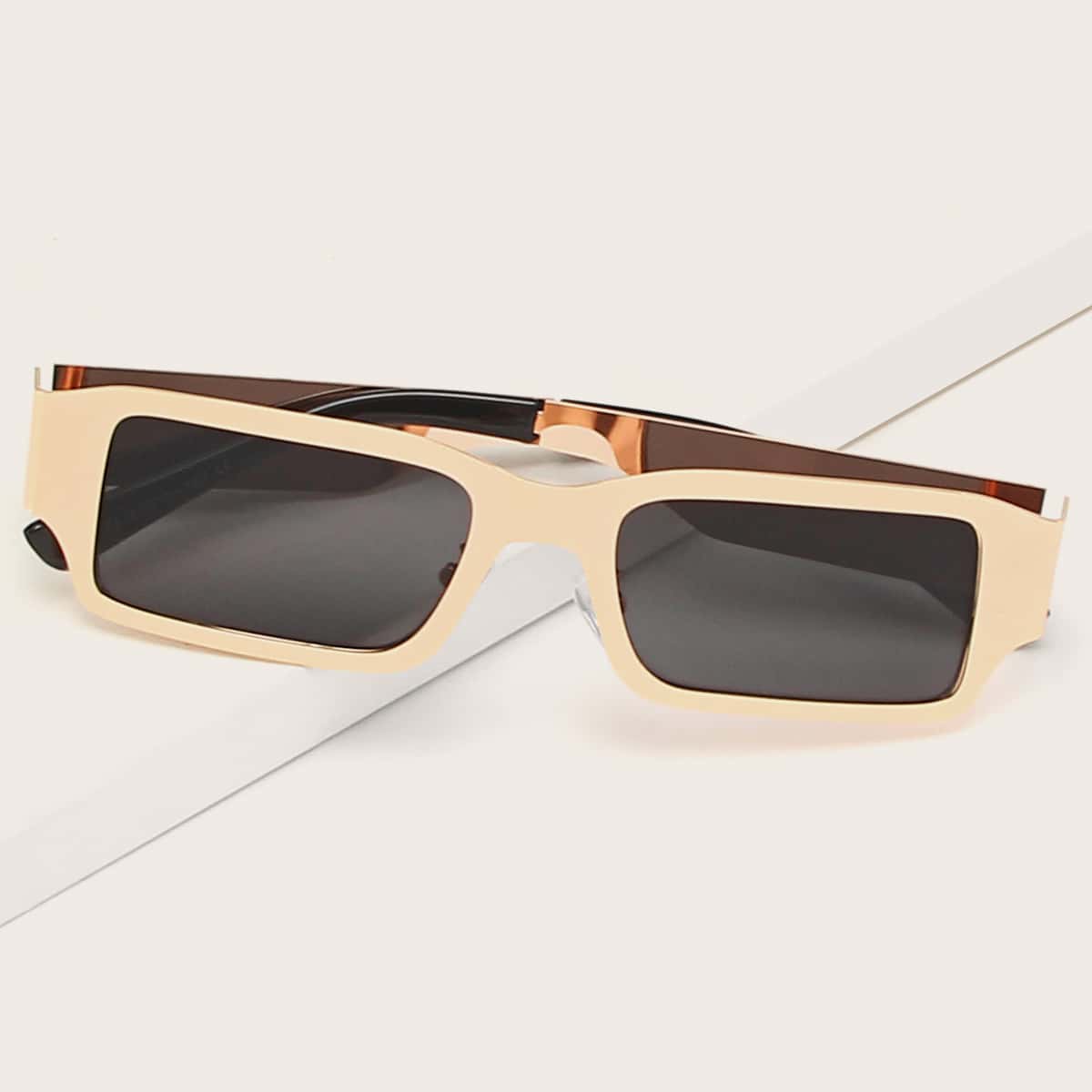 

Metal Rectangle Frame Sunglasses