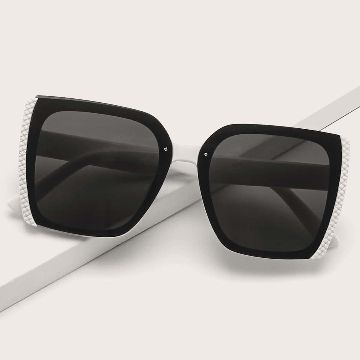 

Square Frame Sunglasses