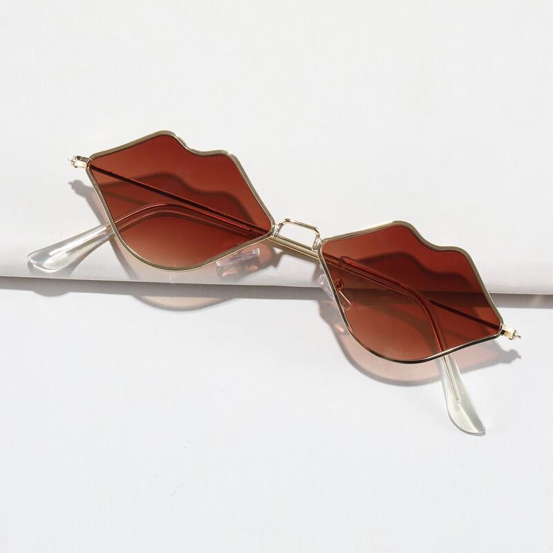 

Metal Lips Frame Sunglasses