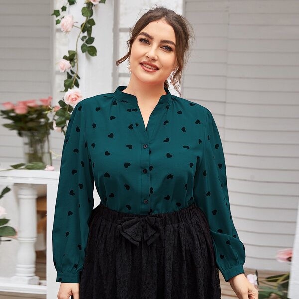 

Plus Notched Neck Heart Print Blouse, Dark green