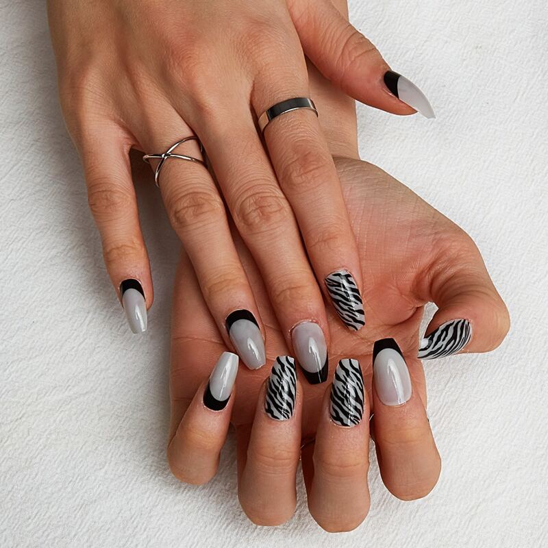 

24pcs Zebra Striped Fake Nail & 1sheet Tape, Multicolor