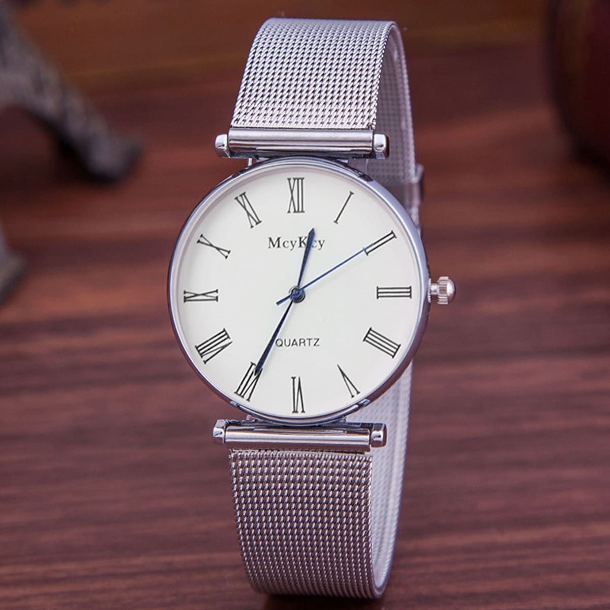 

Mesh Strap Round Pointer Quartz Watch