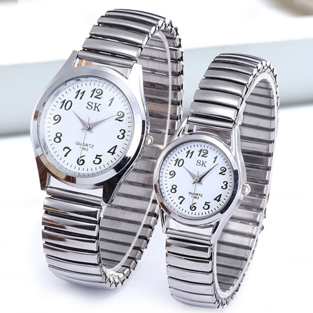 

2pcs Couple Round Pointer Quartz Watch