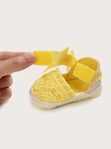 女婴蝴蝶結裝飾鉤織平底鞋