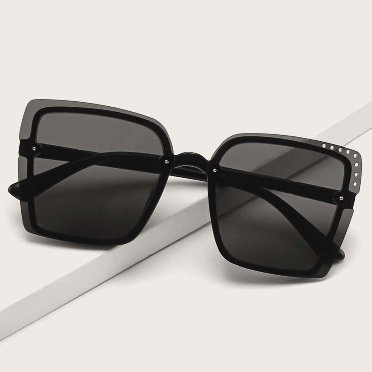 

Square Frame Tinted Lens Sunglasses