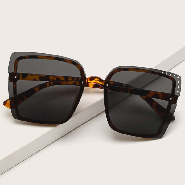 

Square Frame Tinted Lens Sunglasses
