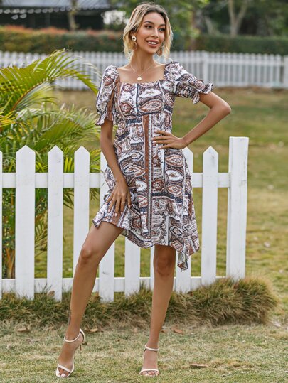 فستان باكمام منتفضة بياقة مربع بطباعة بيزلي