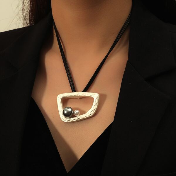 

Hollow Out Geo Charm Necklace, White