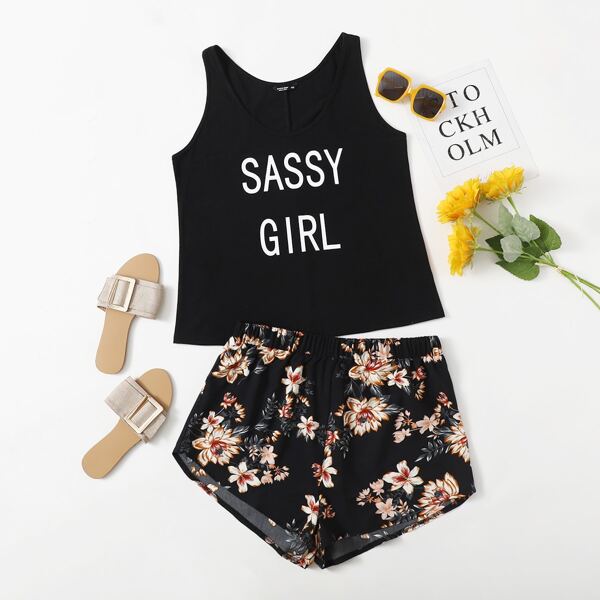 

Plus Letter Graphic Top & Floral Shorts Set, Black
