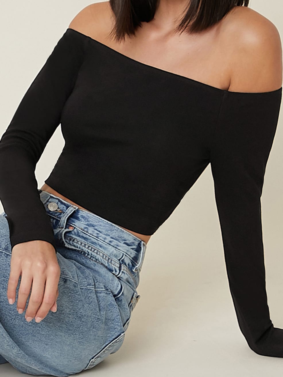 Our Off Shoulder Solid Form Fitted Crop Tee is such a vibe - ROMWE