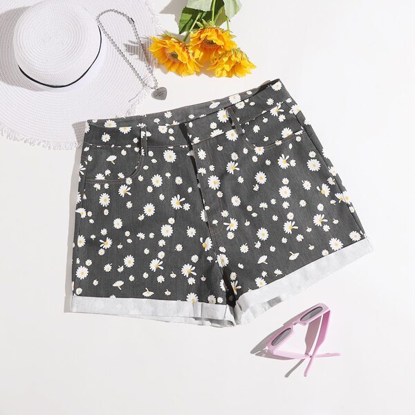 

Plus Daisy Print Slant Pocket Denim Shorts, Multicolor