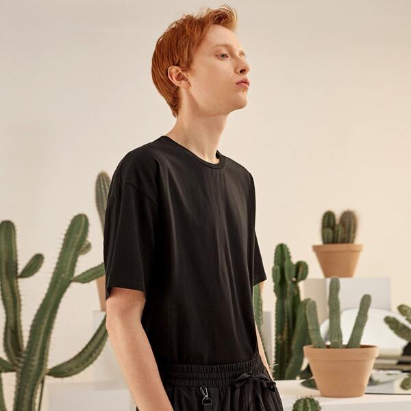 

Men Drop Shoulder Solid Tee, Black