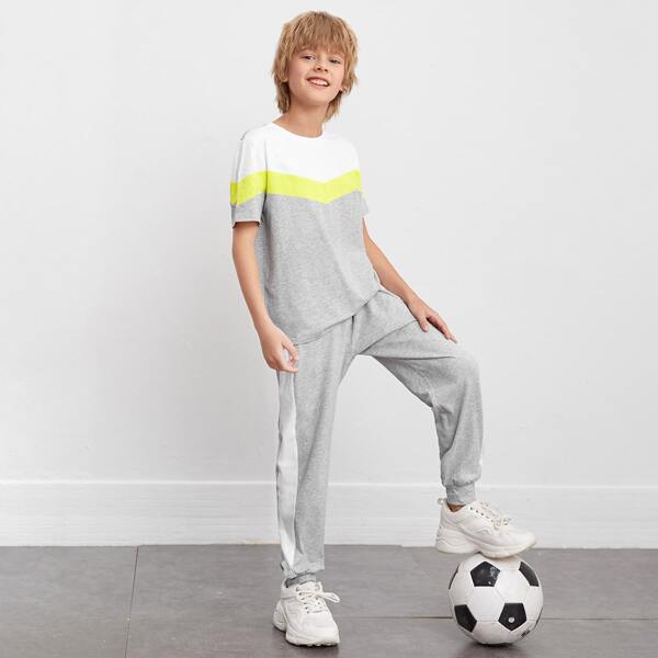 

Boys Colorblock Chevron Top & Contrast Sideseam Joggers Set, Light grey