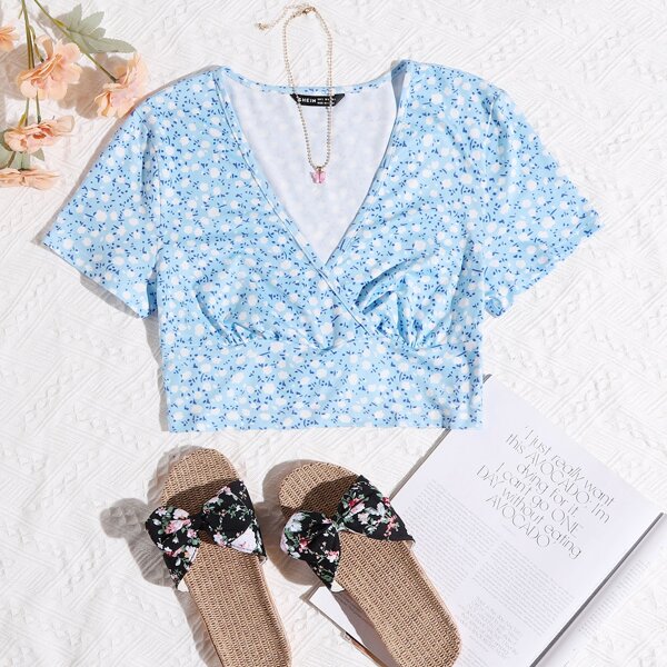 

Ditsy Floral Surplice Front Top, Baby blue