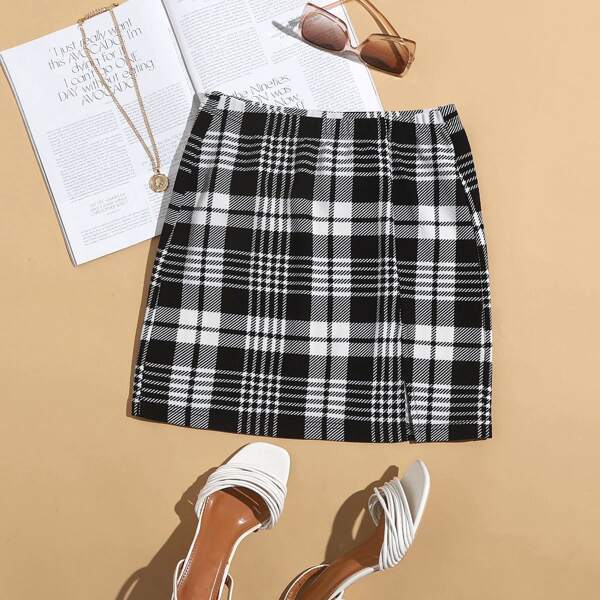 

Plus Slit Hem Plaid Skirt, Black and white