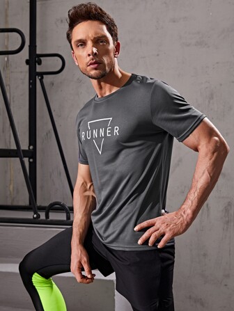 Manfinity Sport Streetwear تي شيرت رياضي بجرافيك عبارة وبثقوب للرجال