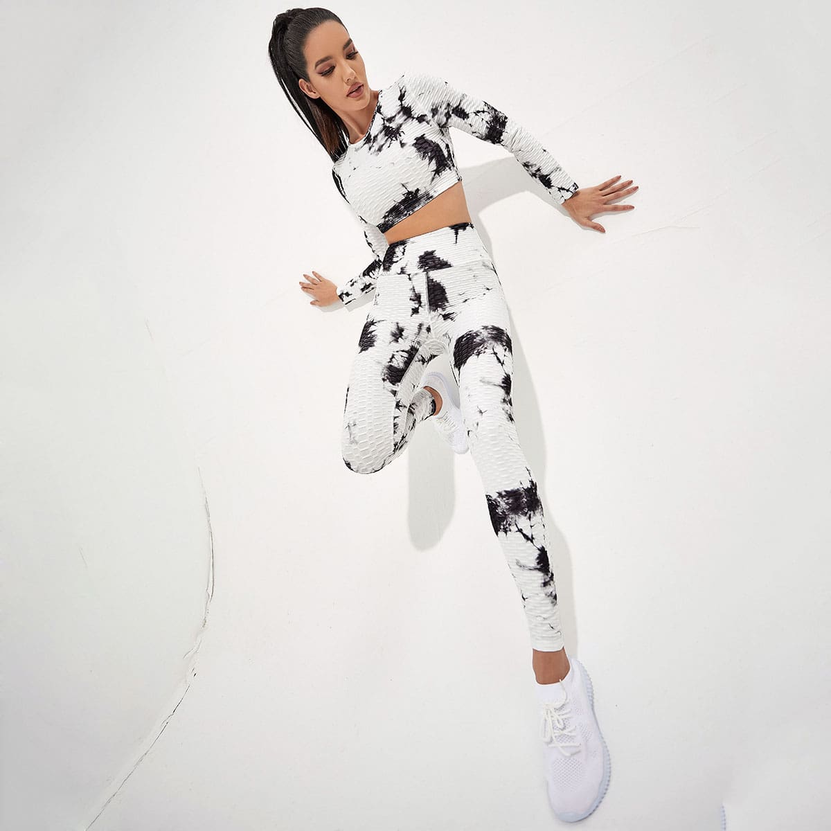 

Tie Dye Textured Sports Tee With Leggings, Black and white