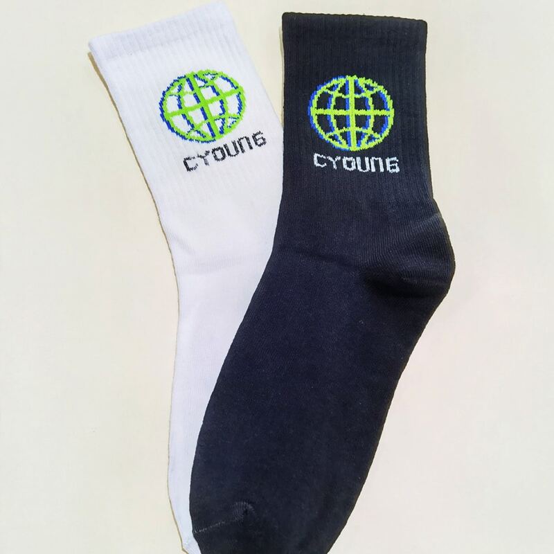 

Guys 2pairs Letter Crew Socks, Black and white