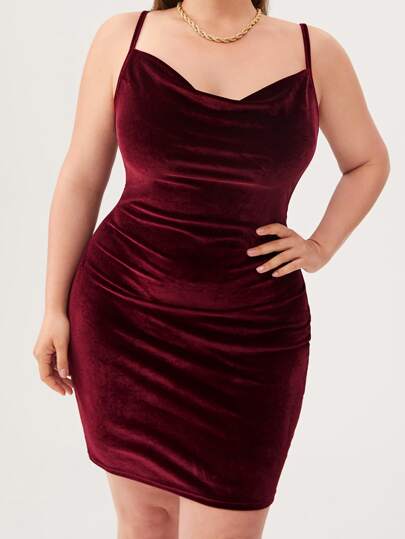 فستان مخملي ضيق بطيات في الرقبة ، شتوي