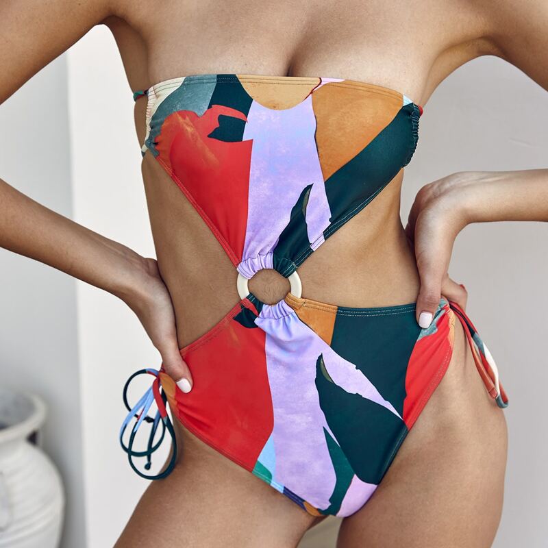 

Colorblock O-ring Linked Cut-out One Piece Swimsuit, Multicolor