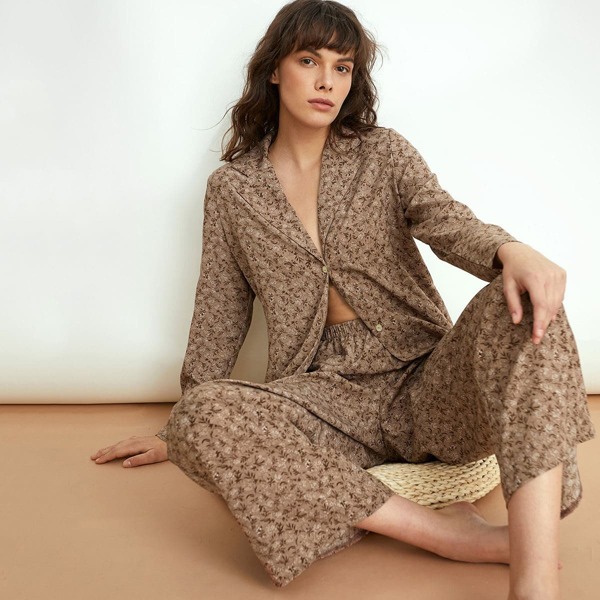 

Ditsy Floral Lapel Collar Pajama Set, Mocha brown