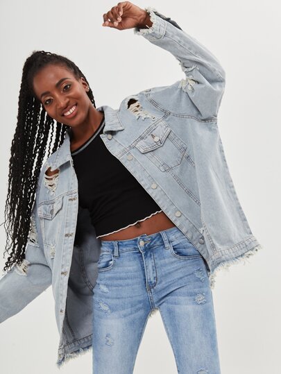 جاكيت من الدينيم طويل ممزق وبحافة خام مغسول لامع