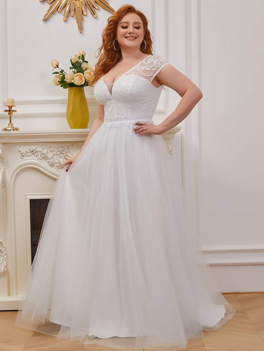 EVERPRETTY Plus Contrast Lace Wedding Dress - White - View 1