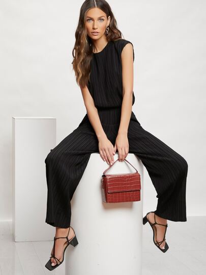 طقم لباس علوي وبنطلون موحدة اللون تجاعيد ملابس العمل