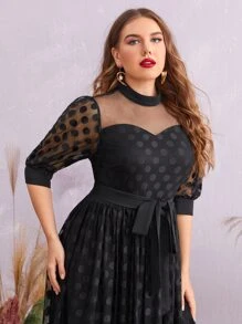 SHEIN Belle Talla grande Vestido de dama de honor con estampado de lunares de malla con cinturón - Negro - Ver 5