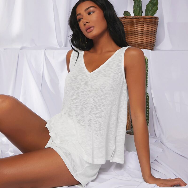 

V-neck Split Hem Tank Top & Knot Waist Shorts Set, White