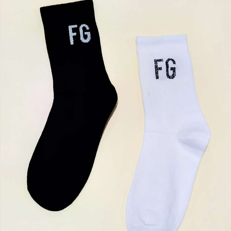 

Guys 2pairs Letter Crew Socks, Black and white