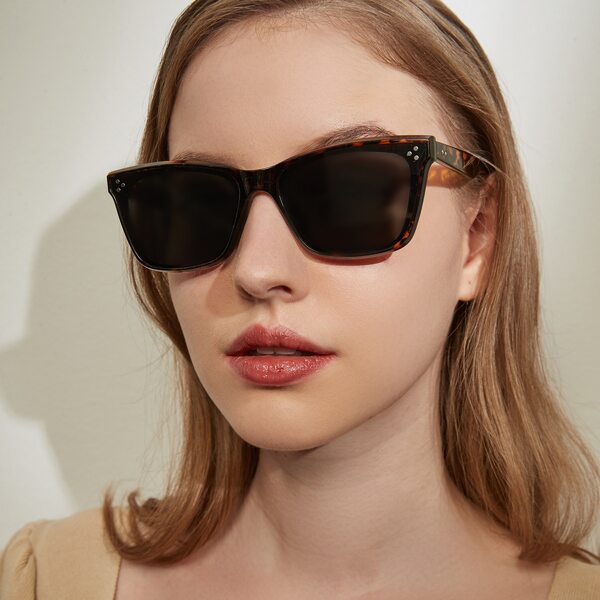

Studded Decor Sunglasses