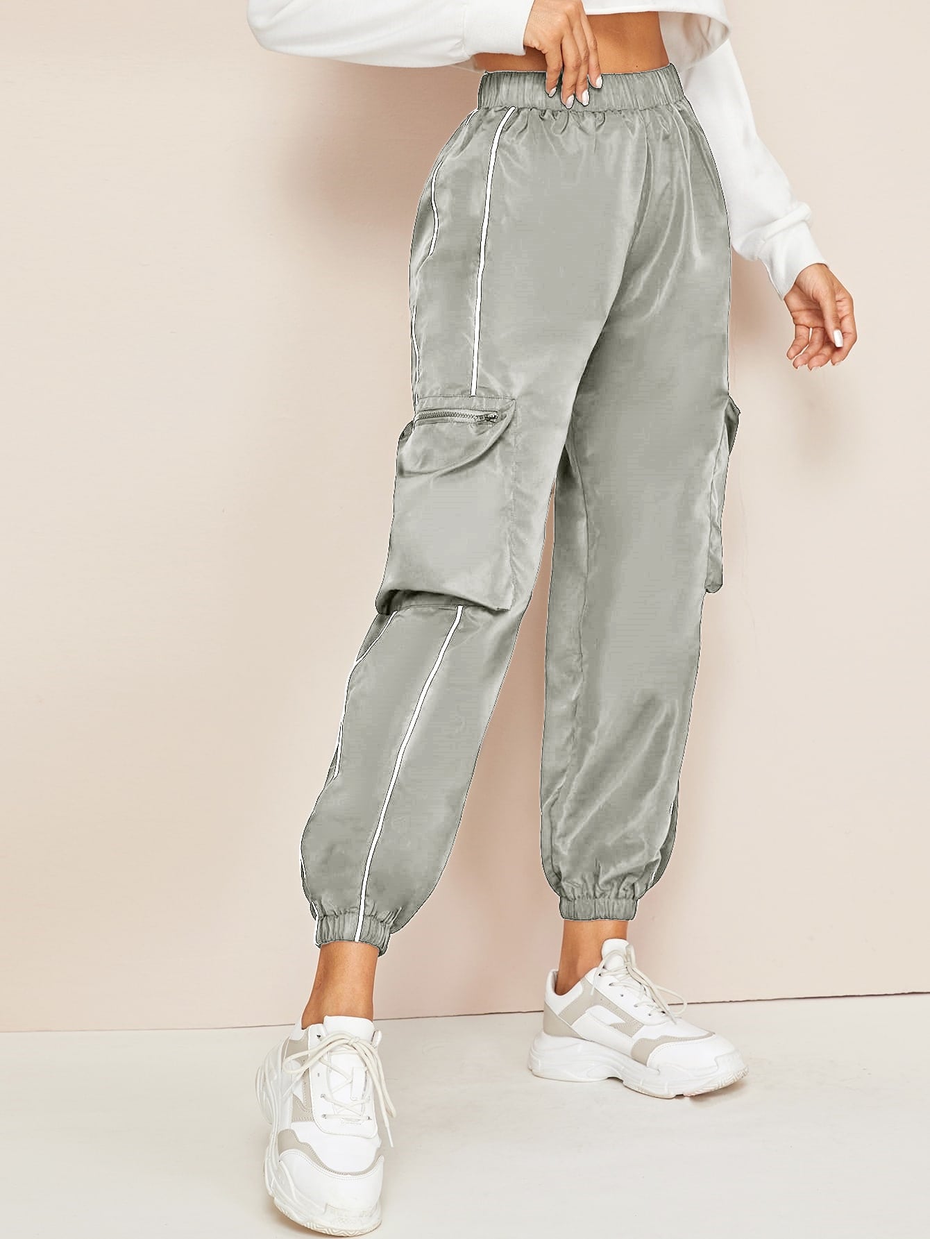 Joggers cargo rompevientos ribete en contraste
