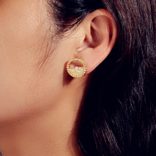 

Round Design Stud Earrings, Gold