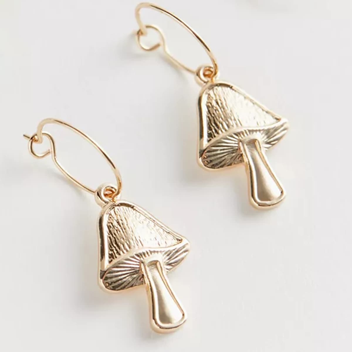 

Metallic Mushroom Decor Drop Earrings, Gold