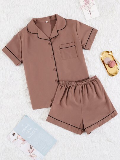 طقم بيجامة مكون من أمام أزرار قماش مع تجهيزة تباين