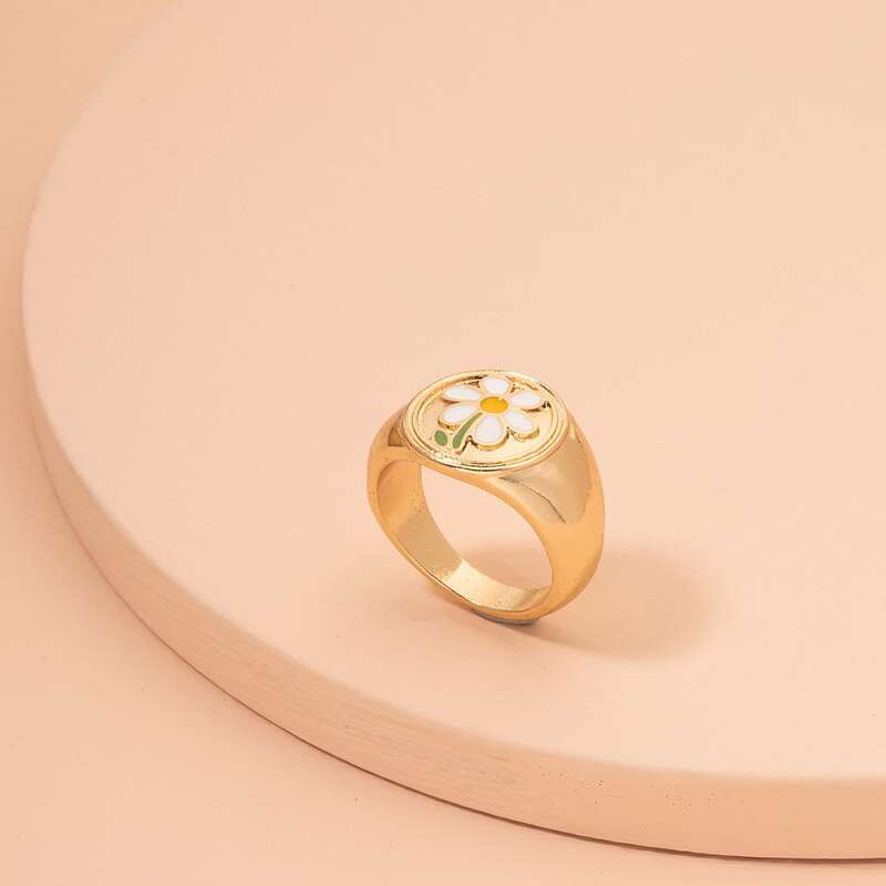 

Flower Decor Round Decor Ring, Gold