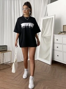 SHEIN Unity تي شيرت منخفض الاكتاف بطباعة جرافيك